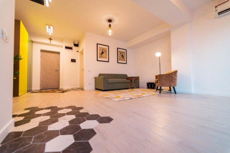 ✨ Garsonieră modernă de închiriat – Mamaia, zona Butoaie, vedere frontală la lac