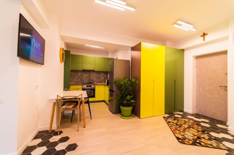 ✨ Garsonieră modernă de închiriat – Mamaia, zona Butoaie, vedere frontală la lac