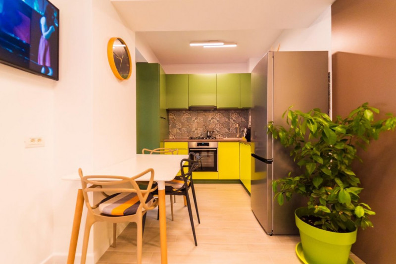 ✨ Garsonieră modernă de închiriat – Mamaia, zona Butoaie, vedere frontală la lac