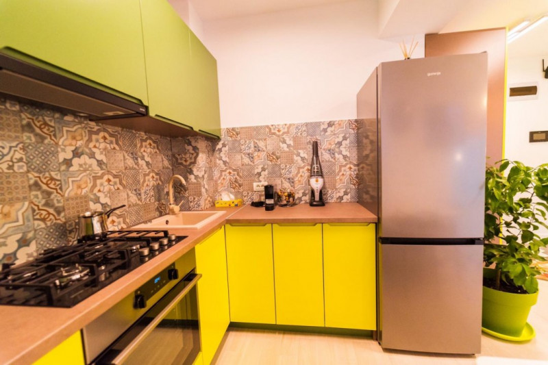 ✨ Garsonieră modernă de închiriat – Mamaia, zona Butoaie, vedere frontală la lac