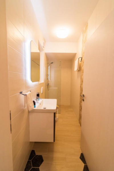 ✨ Garsonieră modernă de închiriat – Mamaia, zona Butoaie, vedere frontală la lac