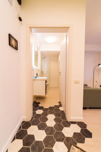 ✨ Garsonieră modernă de închiriat – Mamaia, zona Butoaie, vedere frontală la lac