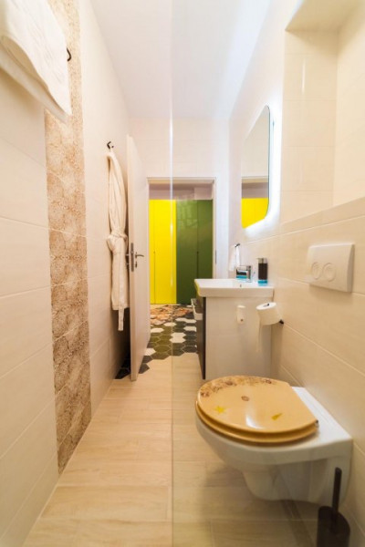 ✨ Garsonieră modernă de închiriat – Mamaia, zona Butoaie, vedere frontală la lac