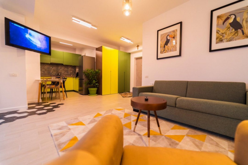 ✨ Garsonieră modernă de închiriat – Mamaia, zona Butoaie, vedere frontală la lac