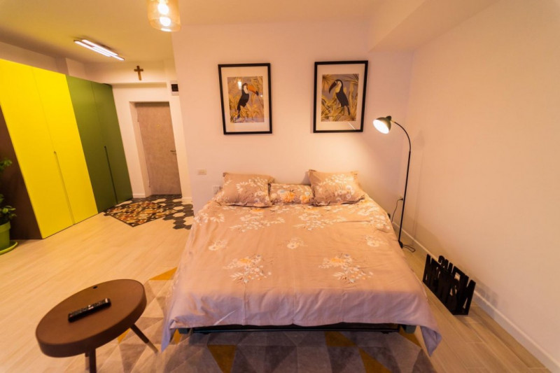 ✨ Garsonieră modernă de închiriat – Mamaia, zona Butoaie, vedere frontală la lac