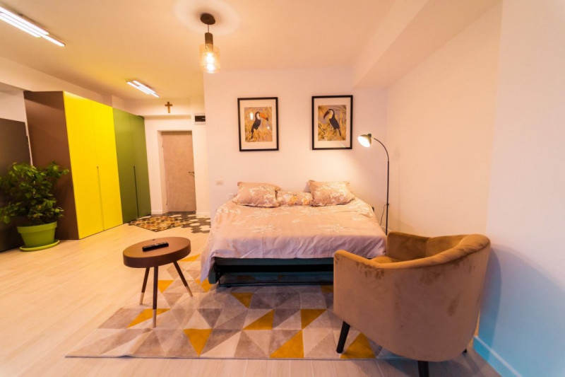 ✨ Garsonieră modernă de închiriat – Mamaia, zona Butoaie, vedere frontală la lac