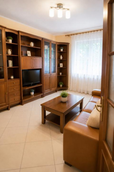 Închiriere apartament 4 camere decomandat + garaj 