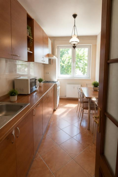 Închiriere apartament 4 camere decomandat + garaj 