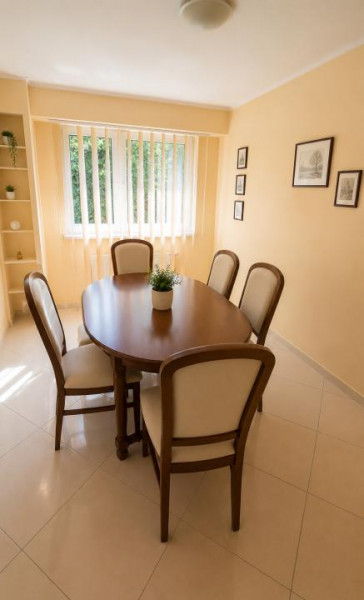 Închiriere apartament 4 camere decomandat + garaj 