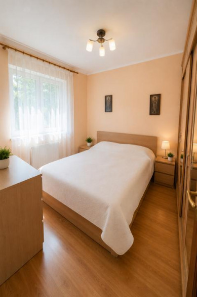 Închiriere apartament 4 camere decomandat + garaj 