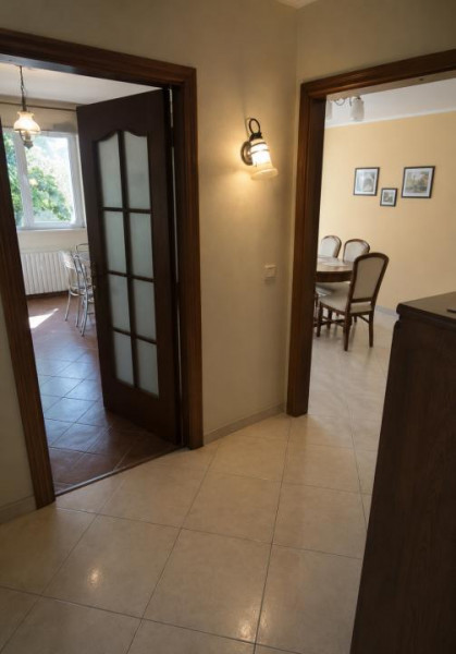 Închiriere apartament 4 camere decomandat + garaj 