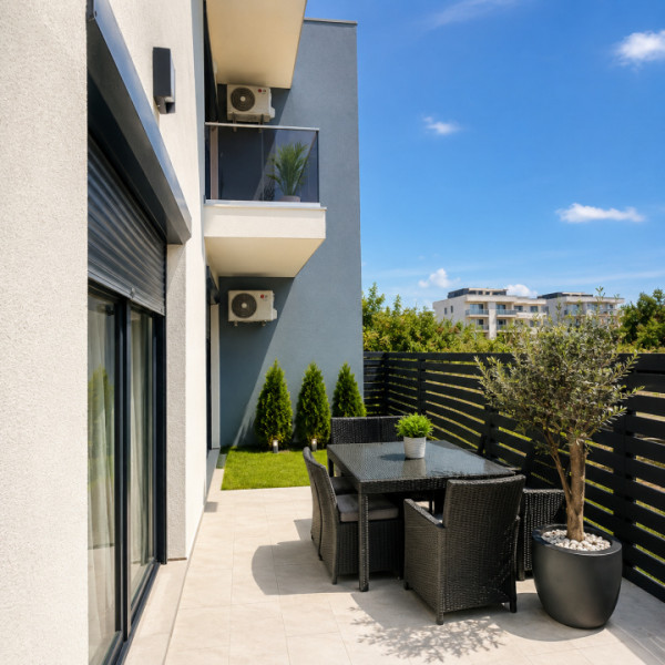 Vilă modernă P+1 de închiriat Mamaia Sat totul nou
