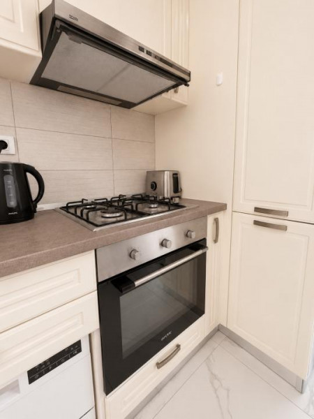 Apartament  3 camere de închiriat – Mamaia, zona Butoaie,loc  parcare