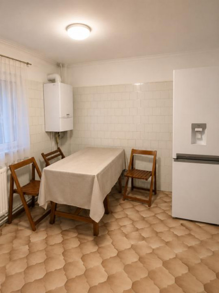 Apartament 3 camere decomandat, Centru – lângă Irish Pub și Hotel Sport