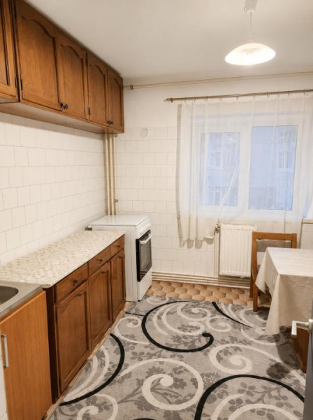 Apartament 3 camere decomandat, Centru – lângă Irish Pub și Hotel Sport