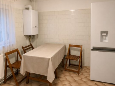 Apartament 3 camere decomandat, Centru –lIrish Pub și Hotel Sport