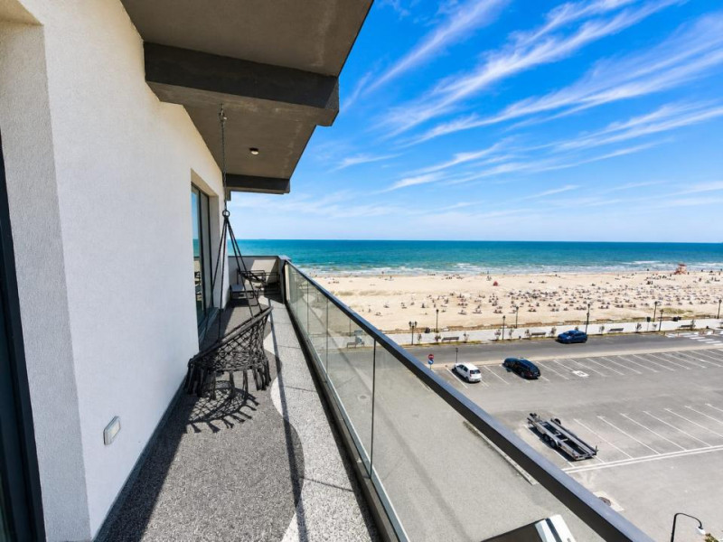 Inchiriere Apartamente cu vedere frontală la mare prima linie la plajă