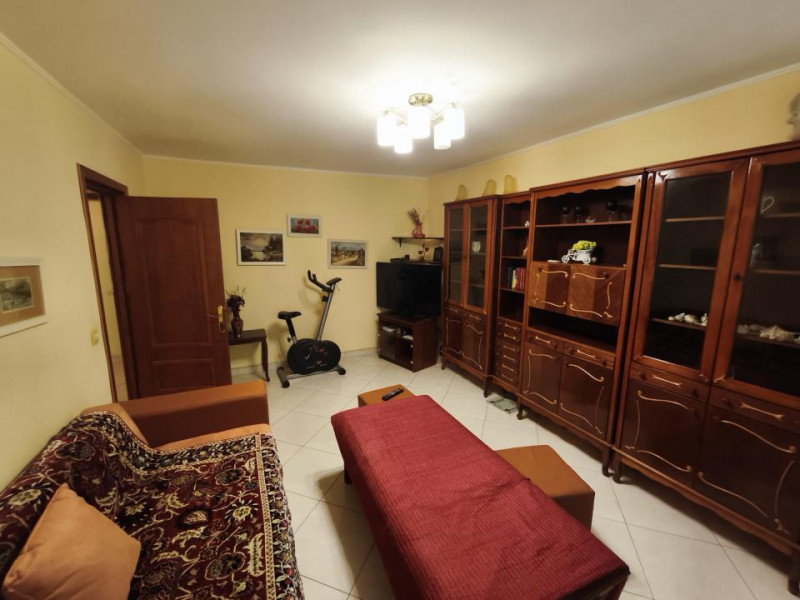 Închiriere apartament 4 camere centrala gaz se pune + garaj 