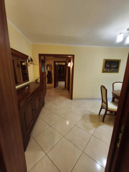 Închiriere apartament 4 camere centrala gaz se pune + garaj 