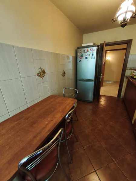 Închiriere apartament 4 camere centrala gaz se pune + garaj 