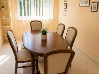 Închiriere apartament 4 camere centrala gaz se pune + garaj 