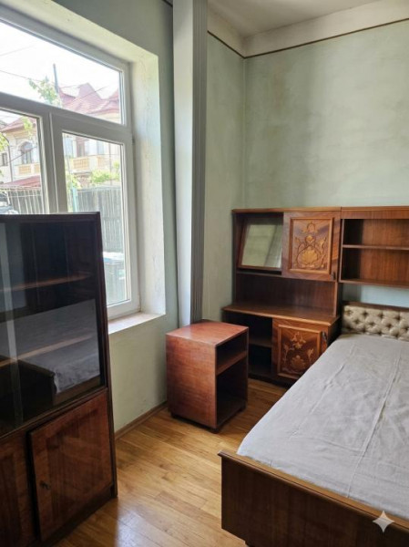 Vânzare teren patrat 400 mp. cu casa batraneasca