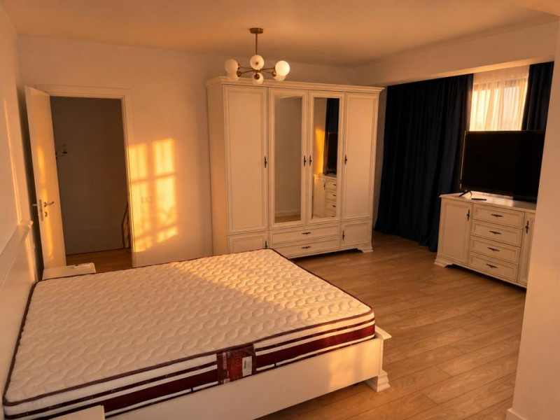 Inchiriere Duplex spațios 3 camere Faleza Nord bloc nou 