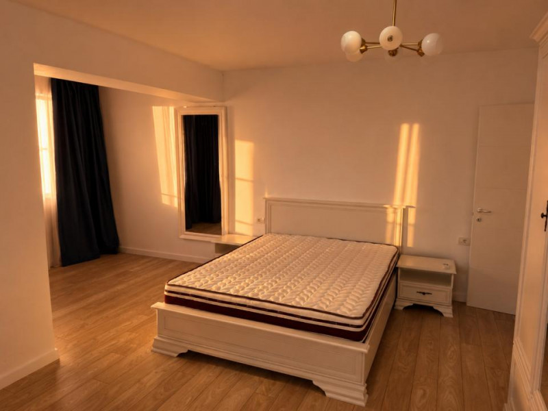 Inchiriere Duplex spațios 3 camere Faleza Nord bloc nou 