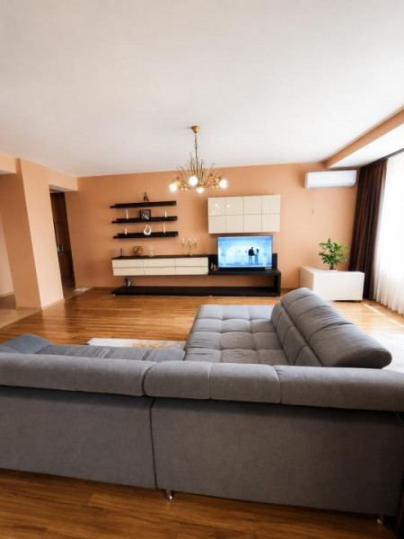 Vânzare apartament unic 2/3 camere 113 mp. Portul Tomis 