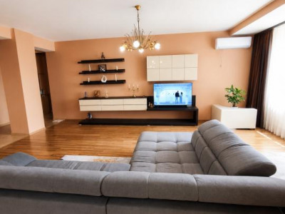 Vânzare apartament unic 2/3 camere 113 mp. Portul Tomis 