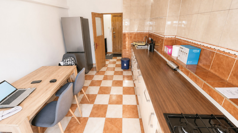 De închiriat – Apartament 3 camere decomandat | Zona Supernova – Brătianu 