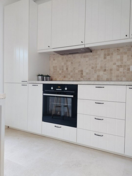 Inchiriere 2 camere Bloc nou ICIL zona aerisita loc de parcare privat