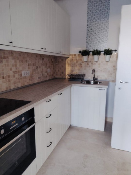 Inchiriere 2 camere Bloc nou ICIL zona aerisita loc de parcare privat