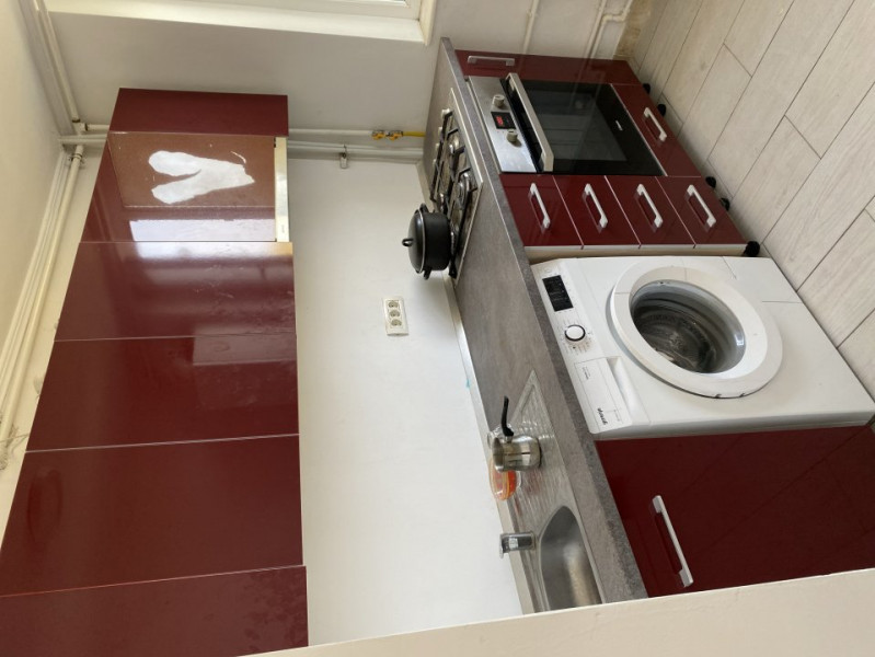 Exclusiv Apartament spatios - decomandat dotat cu centrala gaz renovat recent