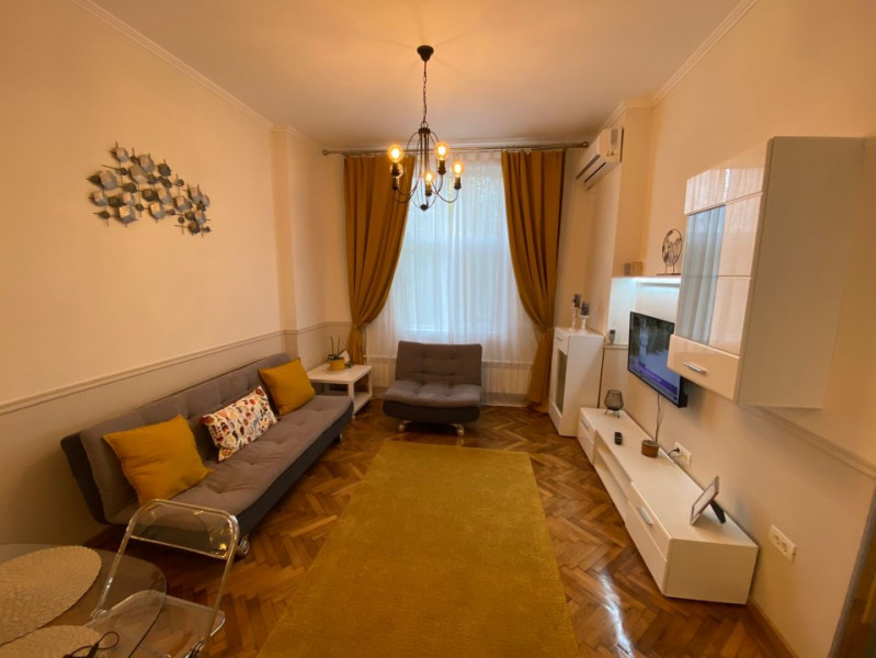 Apartament in vila zona Casa Casătoriilor decorat cu rafinament!! 