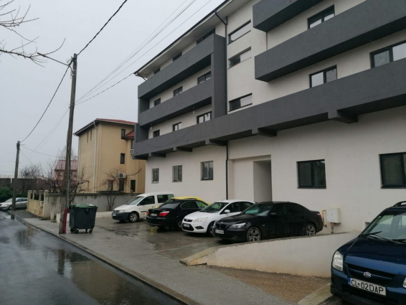 Apartament spatios 3 camere 2 bai cu boxa aferenta cartier nou 