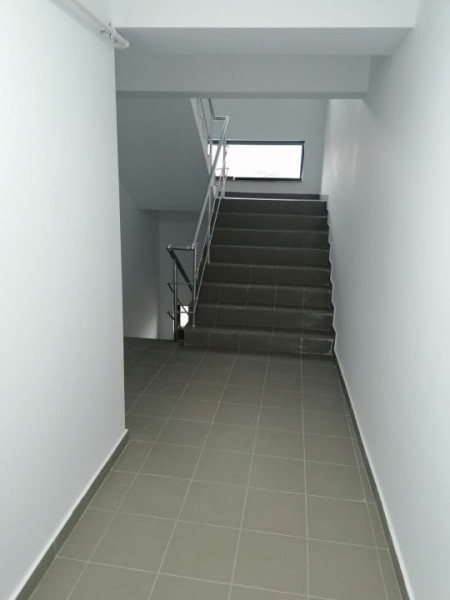 Apartament spatios 3 camere 2 bai cu boxa aferenta cartier nou 