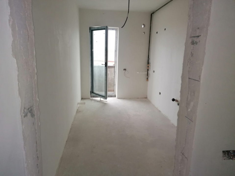 Apartament spatios 3 camere 2 bai cu boxa aferenta cartier nou 