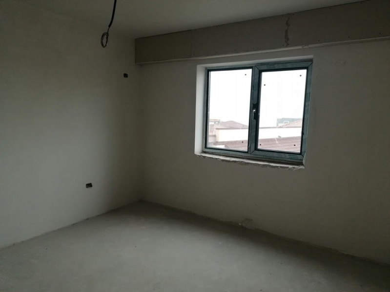 Apartament spatios 3 camere 2 bai cu boxa aferenta cartier nou 