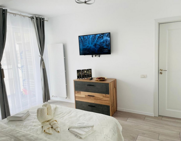 Apartament cu 3 camere complet mobilat si utilat, vedere la Mare 