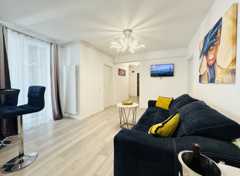 Apartament cu 3 camere complet mobilat si utilat, vedere la Mare 