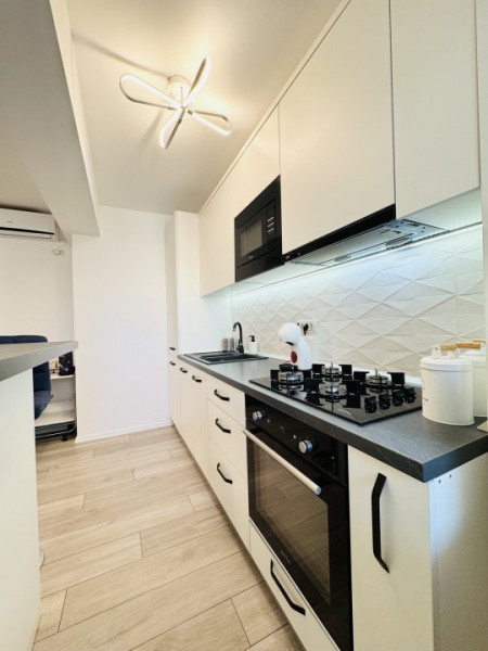 Apartament cu 3 camere complet mobilat si utilat, vedere la Mare 
