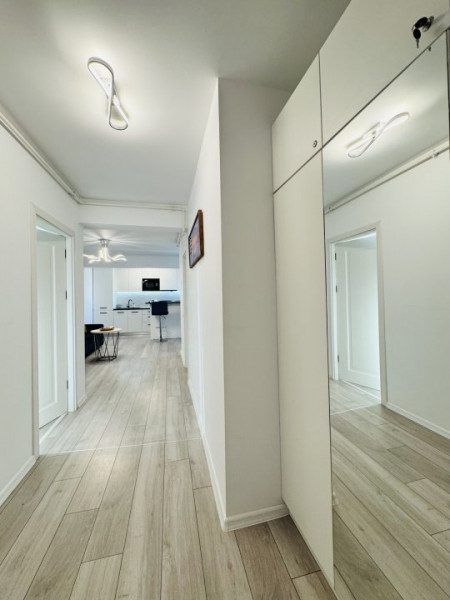 Apartament cu 3 camere complet mobilat si utilat, vedere la Mare 