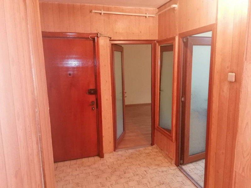 Apartament decomandat etaj 1 din 4 Far zona linistita cu gaze