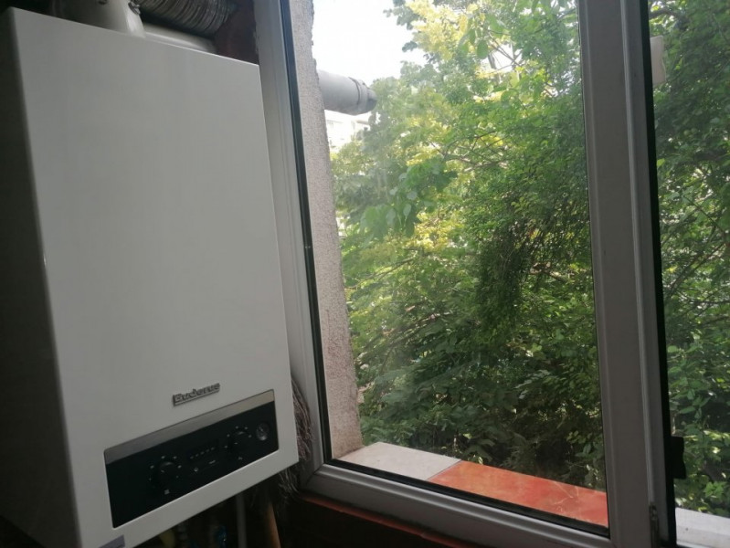 Apartament decomandat etaj 1 din 4 Far zona linistita cu gaze