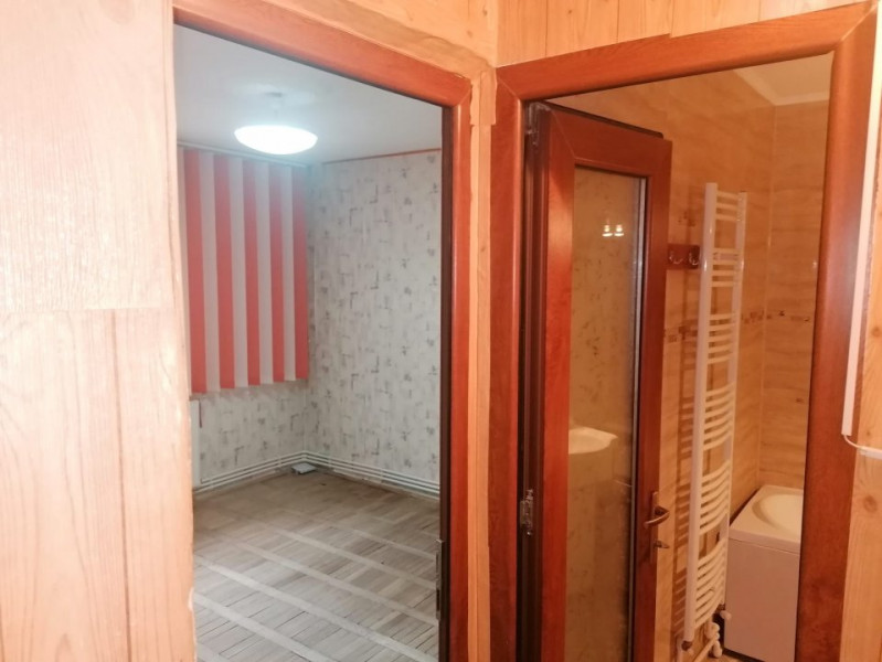 Apartament decomandat etaj 1 din 4 Far zona linistita cu gaze