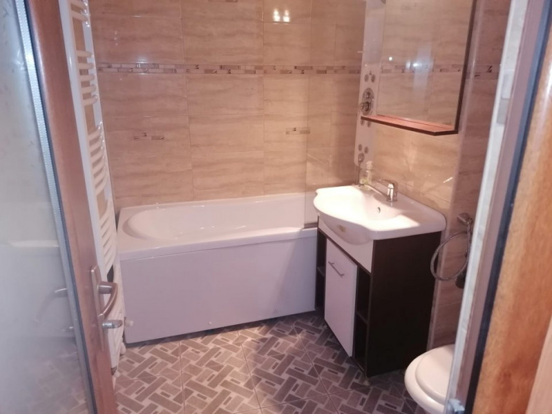 Apartament decomandat etaj 1 din 4 Far zona linistita cu gaze