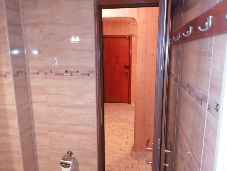 Apartament decomandat etaj 1 din 4 Far zona linistita cu gaze