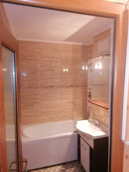 Apartament decomandat etaj 1 din 4 Far zona linistita cu gaze