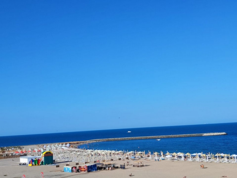 Apartament unic 4 camere vedere la mare ideal locuinta sau birouri